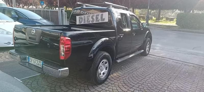 Second-hand Nissan Navara 190 CP (139 kW) 2014 Negru Pickup