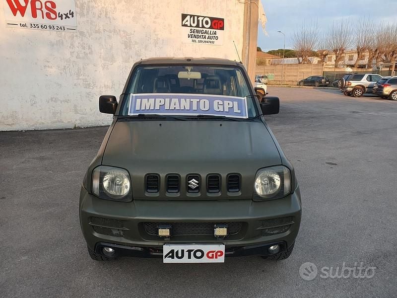 Usata Suzuki Jimny 85 CV (62 kW) 2006 Grigio SUV