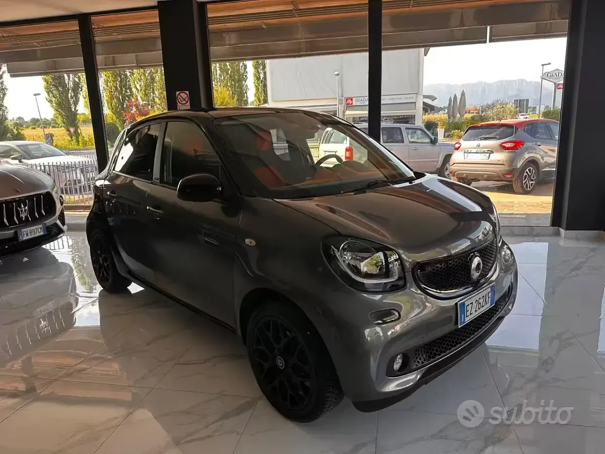 Usata Smart ForFour Prime 90 CV (66 kW) 2015 Grigio Utilitaria