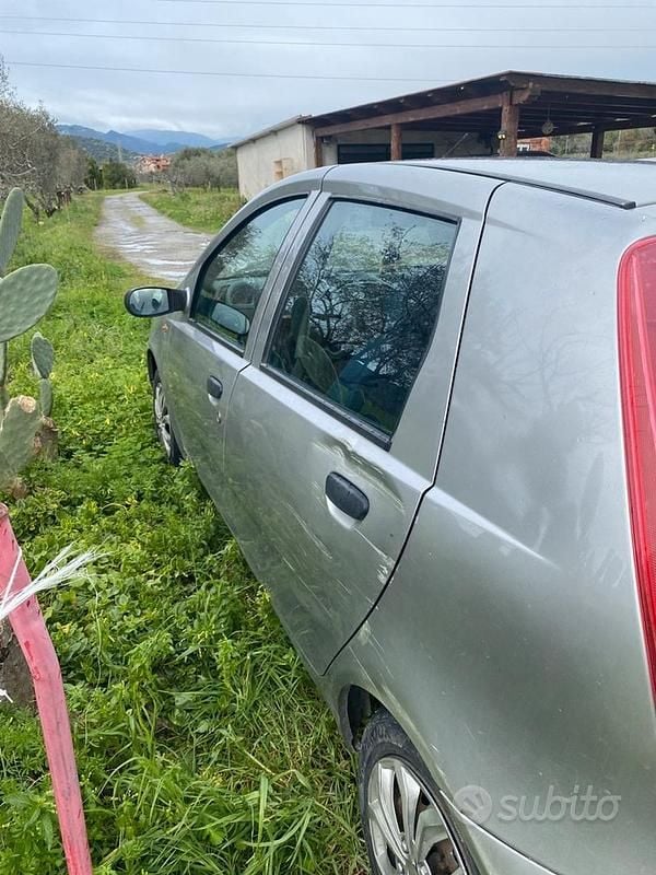 Occasion Fiat Punto 60 ch (44 kW) 2003 Gris Citadine