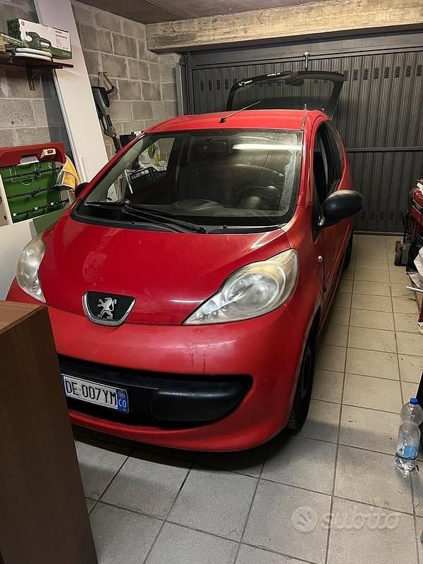 Usata Peugeot 107 68 CV (50 kW) 2010 Utilitaria