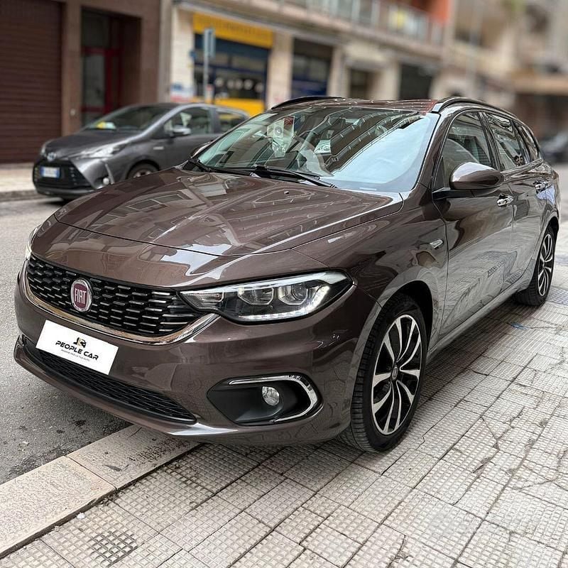 Usata Fiat Tipo Lounge 120 CV (88 kW) 2018 Marrone Station wagon