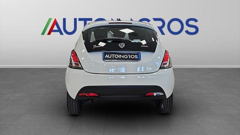 Usata Lancia Ypsilon Silver 69 CV (50 kW) 2022 Bianco Utilitaria