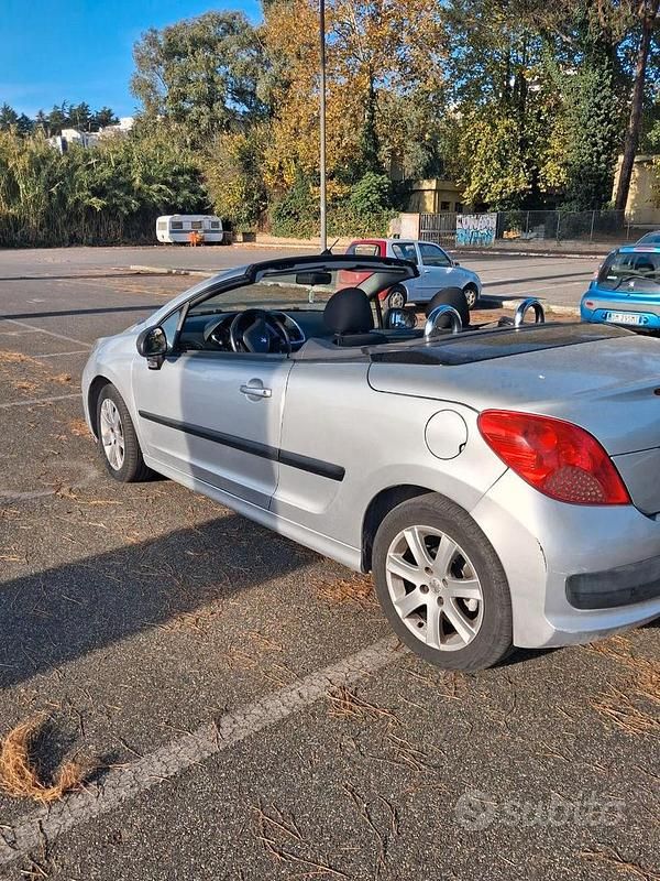 Grigio Usata 2007 Peugeot 207 CC Cabrio | 3000 € (Buon prezzo) - Immagine 1/4