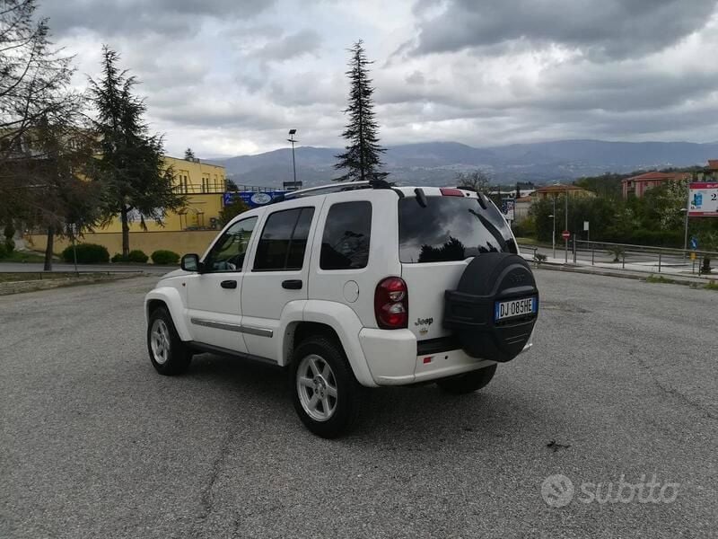 Usata Jeep Cherokee 163 CV (119 kW) 2007 SUV