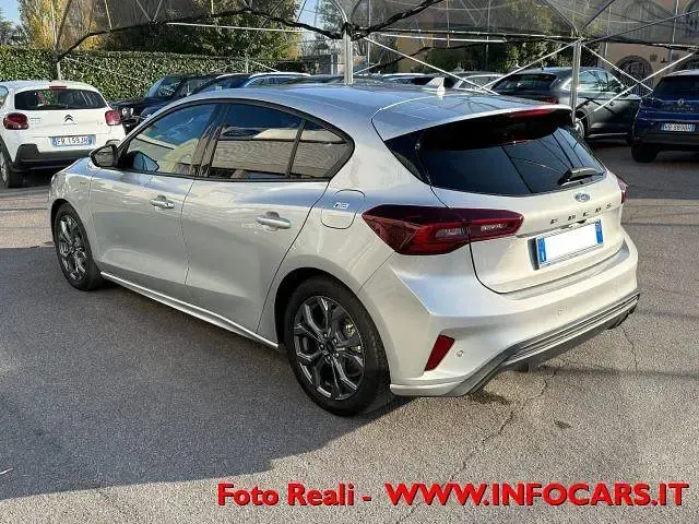 Usata Ford Focus ST-Line 116 CV (85 kW) 2024 Argento metallizzato Berlina