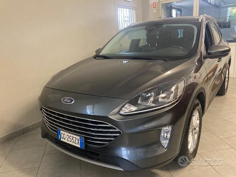 Usata Ford Kuga Titanium 120 CV (88 kW) 2022 Grigio SUV