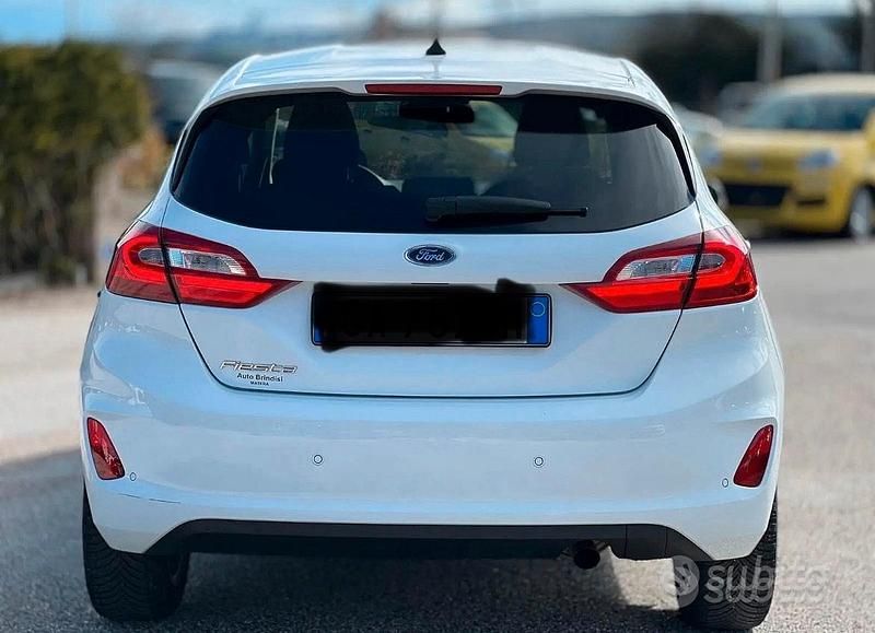 Usata Ford Fiesta Titanium 86 CV (63 kW) 2018 Bianco Utilitaria