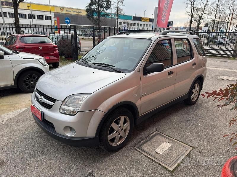 Usata Suzuki Ignis 99 CV (72 kW) 2004 Grigio Utilitaria