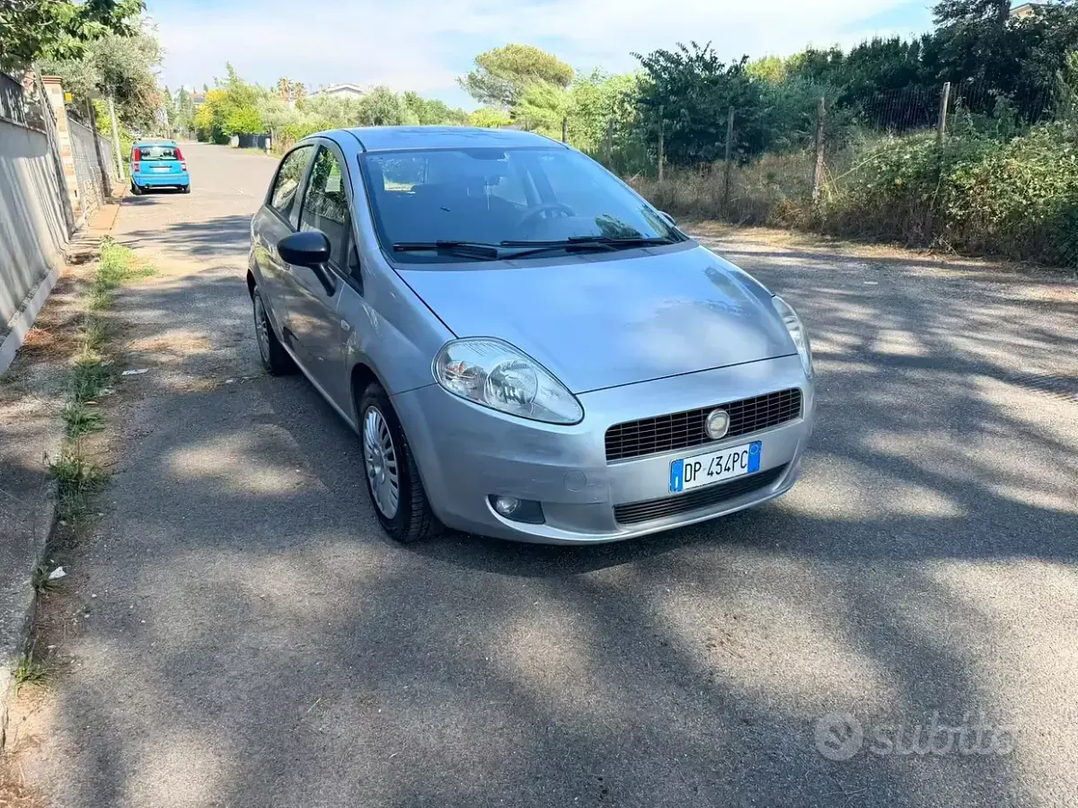 Usata Fiat Grande Punto 77 CV (56 kW) 2008 Grigio Utilitaria