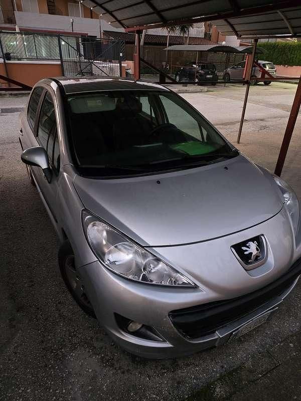 Usata 2009 Peugeot 207 Tre volumi | 3000 € (Buon prezzo) - Immagine 1/4