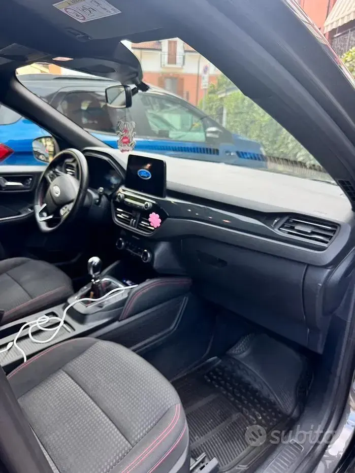 Usata Ford Kuga 120 CV (88 kW) 2022 Grigio SUV