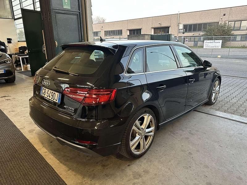 Begagnad Audi A3 S-Line 190 HK (139 kW) 2020 Svart Sedan