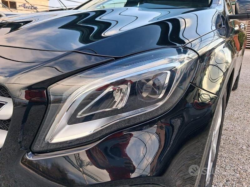 Usata Mercedes GLA180 122 CV (89 kW) 2020 Nero SUV