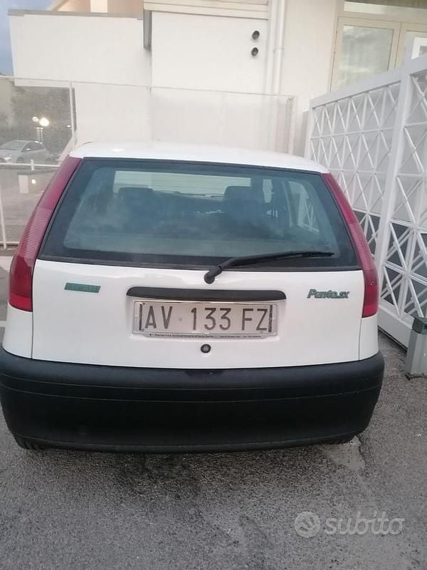 Usata Fiat Punto 54 CV (39 kW) 1997 Bianco Utilitaria