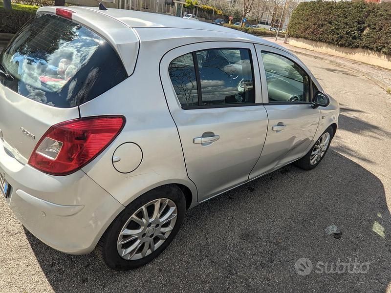 Usata Opel Corsa 75 CV (55 kW) 2009 Grigio Utilitaria