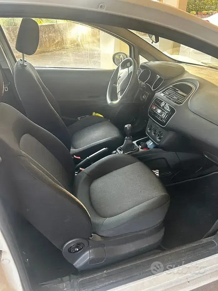 Usata Fiat Grande Punto 65 CV (47 kW) 2013 Bianco Utilitaria