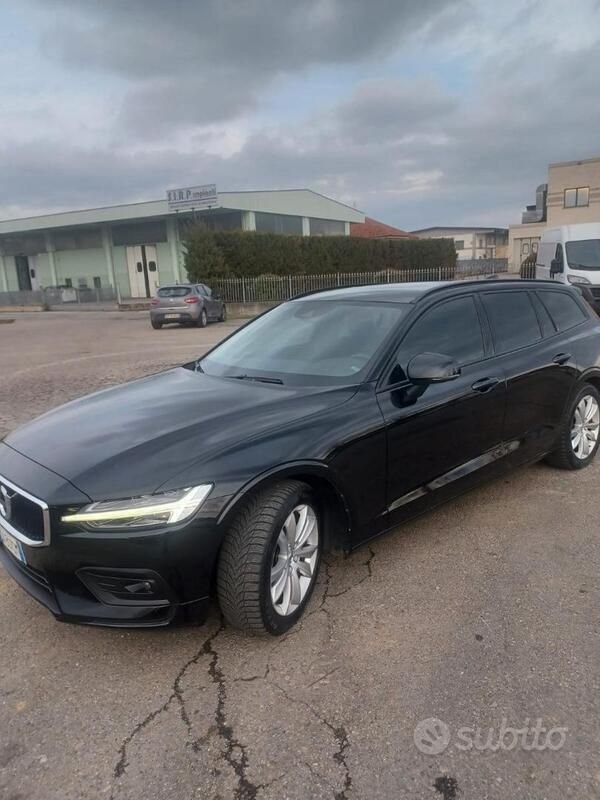 Usata Volvo V60 190 CV (139 kW) 2020 Nero Station wagon