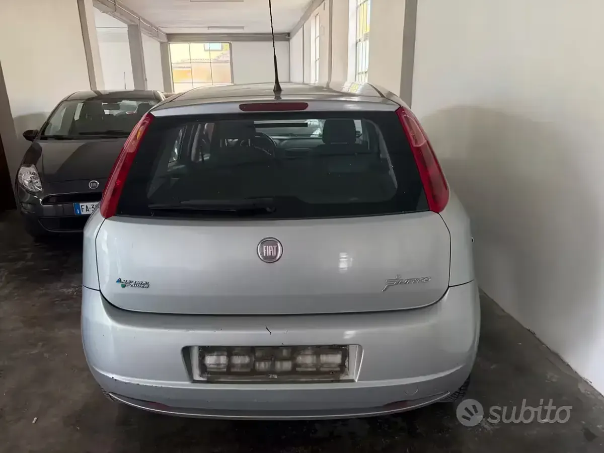 Usata Fiat Grande Punto Active 77 CV (56 kW) 2009 Bluazzurro Utilitaria