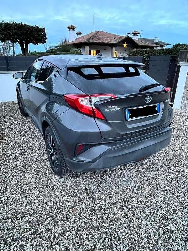 Usata Toyota C-HR Lounge 98 CV (72 kW) 2017 Grigio SUV