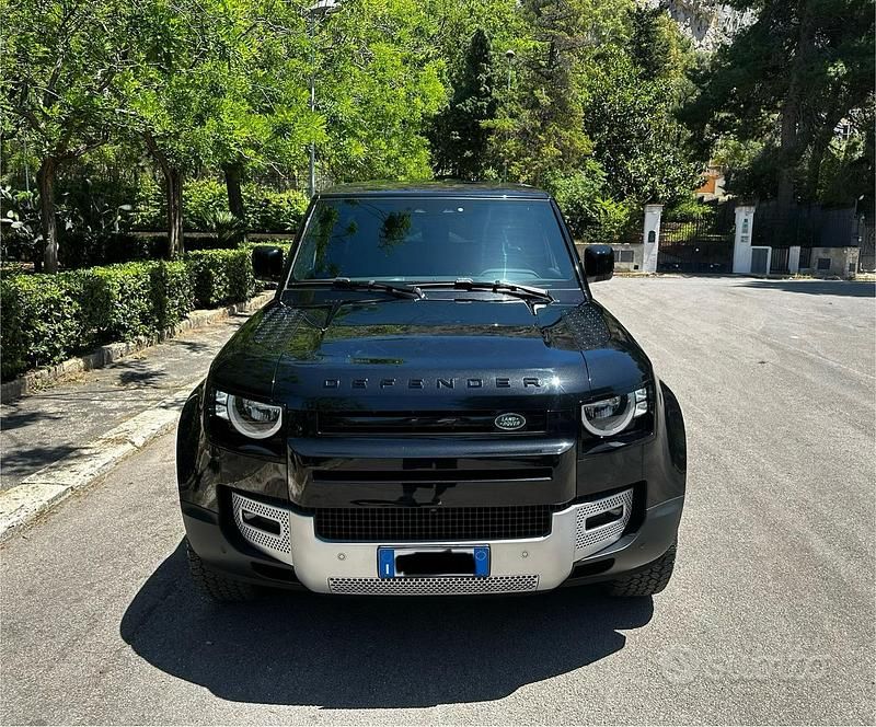 Nero Usata 2023 Land Rover Defender SUV | 62.000 € - Immagine 1/4