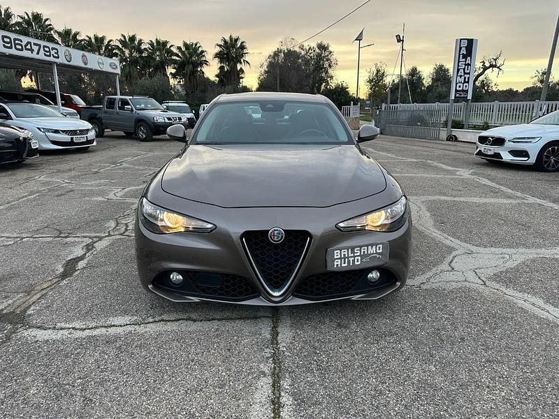 Usata Alfa Romeo Giulia 150 CV (110 kW) 2017 Grigio Berlina