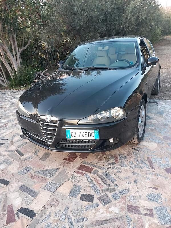 Usata 2006 Alfa Romeo 147 Due volumi | 2500 € (Buon prezzo) - Immagine 1/4