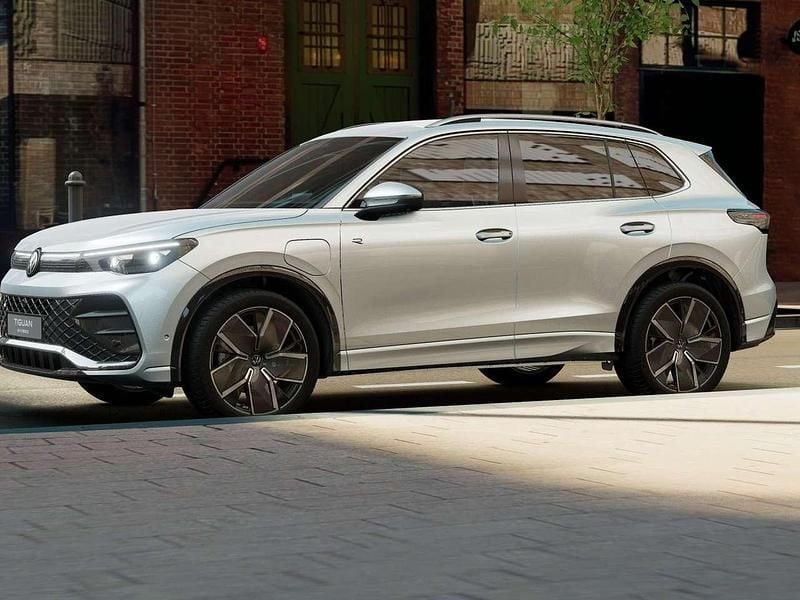 Nuova VW Tiguan R-line Plus 204 CV (150 kW) 2026 Dolomite silver metallizzato SUV