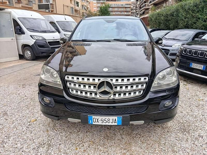 Usata Mercedes ML320 224 CV (164 kW) 2006 Nero SUV