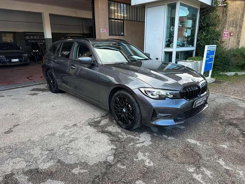 Usata BMW 330e Advantage 184 CV (135 kW) 2021 Mineral grey Station wagon