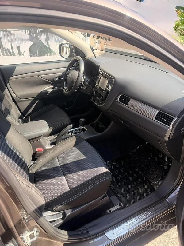 Usata Mitsubishi Outlander 150 CV (110 kW) 2016 SUV