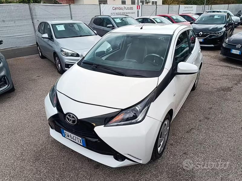 Usata Toyota Aygo Cool 69 CV (50 kW) 2014 Bianco Utilitaria