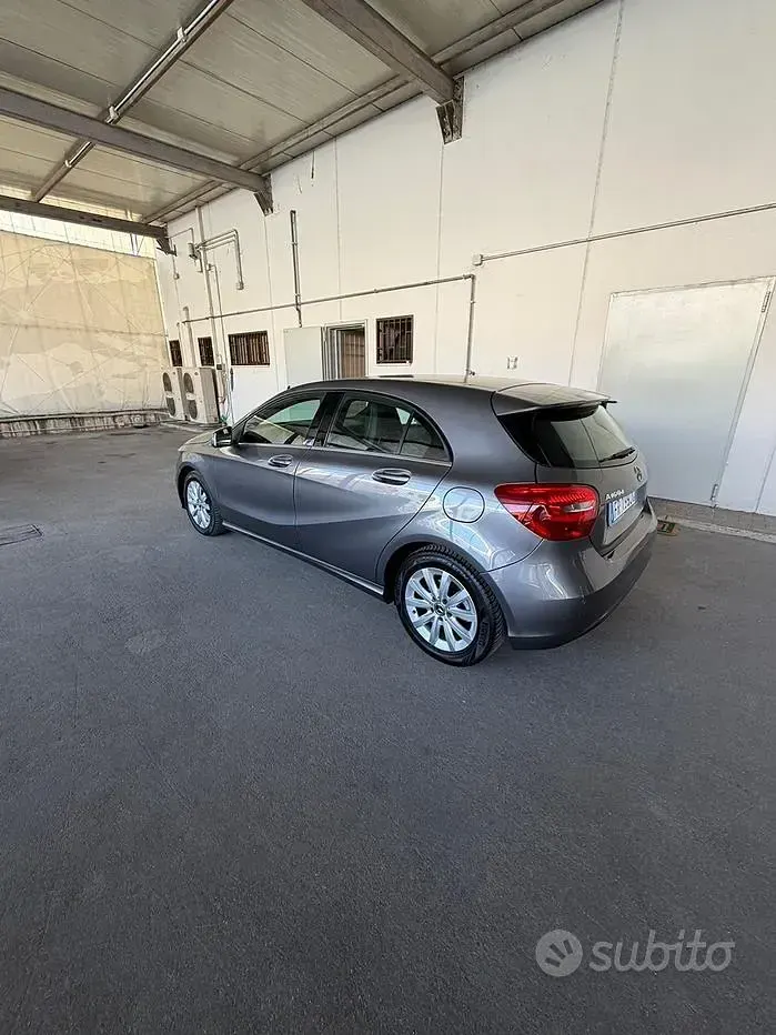 Usata Mercedes A160 90 CV (66 kW) 2018 Grigio Utilitaria