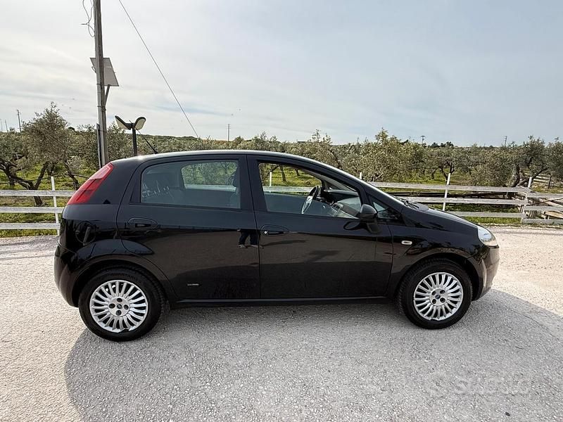 Usata Fiat Grande Punto Dynamic 75 CV (55 kW) 2006 Nero Utilitaria