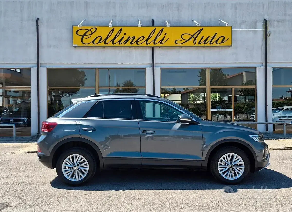 Usata VW T-Roc Life 110 CV (80 kW) 2022 Grigio SUV