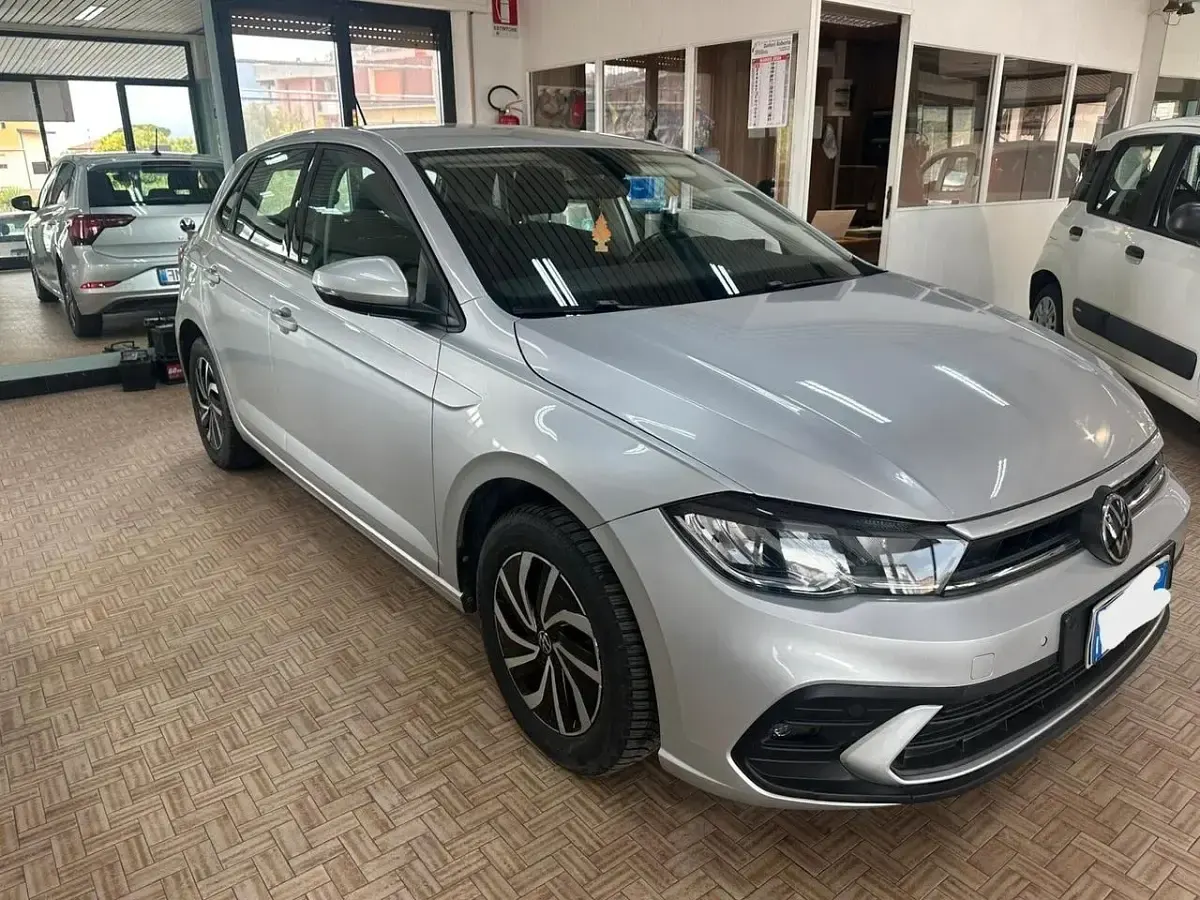 Usata VW Polo 95 CV (69 kW) 2023 Argento Utilitaria