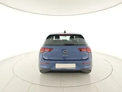 Usata VW Golf VIII Life 116 CV (85 kW) 2025 Blu Utilitaria