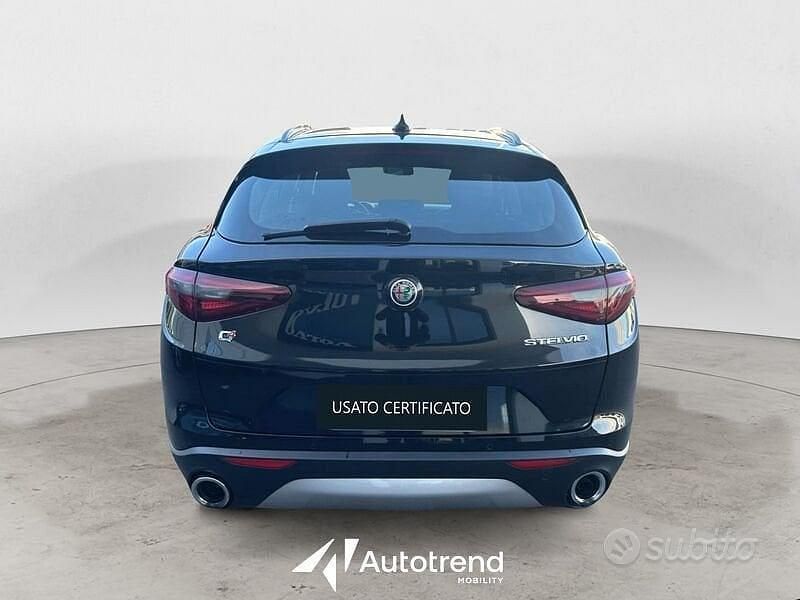 Begagnad Alfa Romeo Stelvio Business 190 HK (139 kW) 2020 Svart SUV
