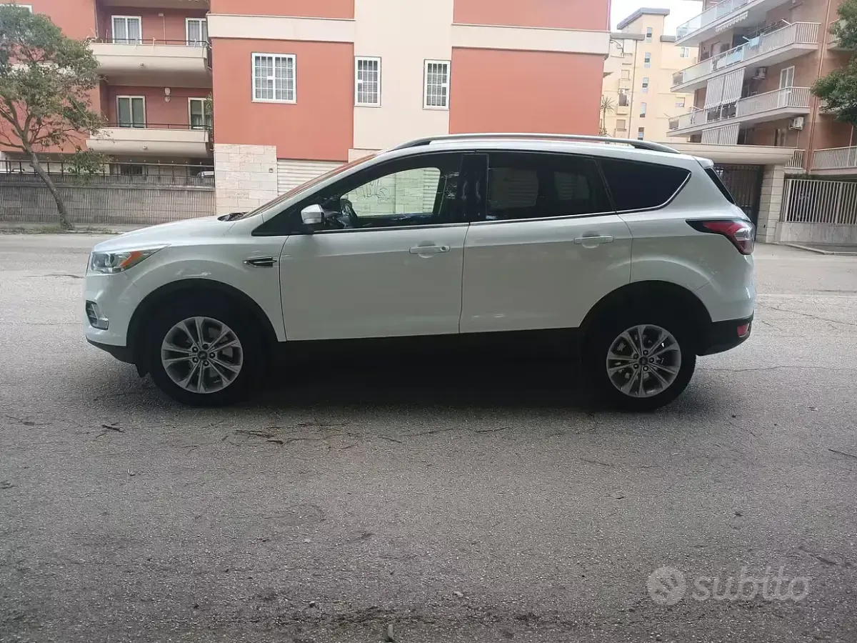Usata Ford Kuga Titanium 120 CV (88 kW) 2017 Bianco SUV
