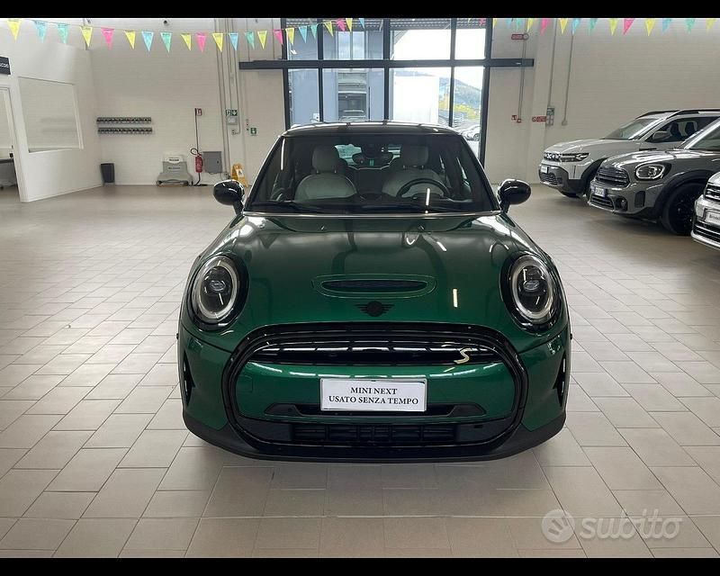 Usata Mini Cooper SE 74 kW (101 CV) 2022 British racing green iv Utilitaria