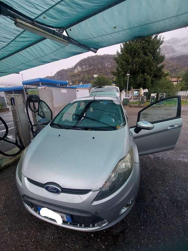 Usata Ford Fiesta Titanium 90 CV (66 kW) 2009 Grigio Berlina