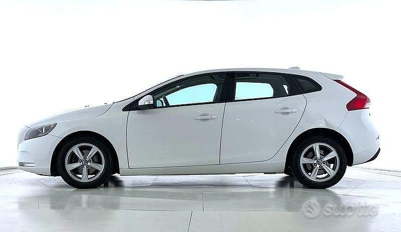 Usata Volvo V40 Kinetic 115 CV (84 kW) 2013 Bianco Berlina