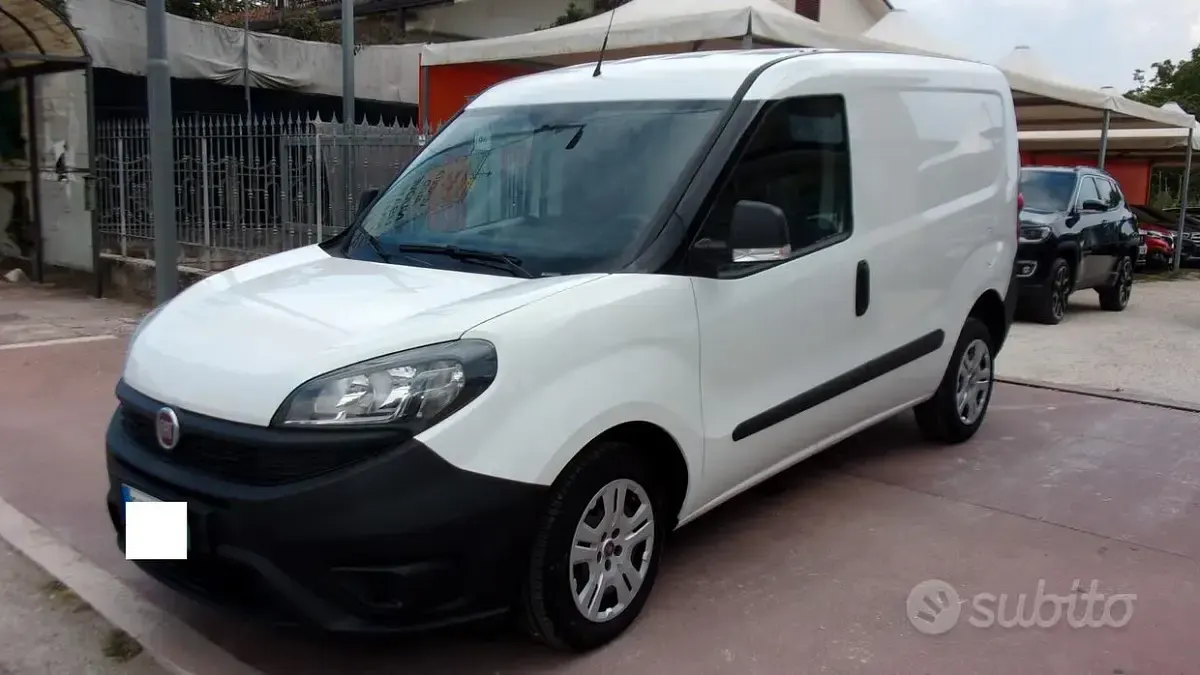 Usata Fiat Doblò S 105 CV (77 kW) 2022 Bianco Monovolume