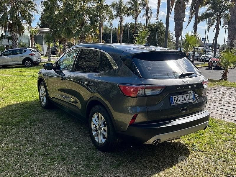 Usado Ford Kuga Business Edition 120 CV (88 kW) 2020 Gris SUV
