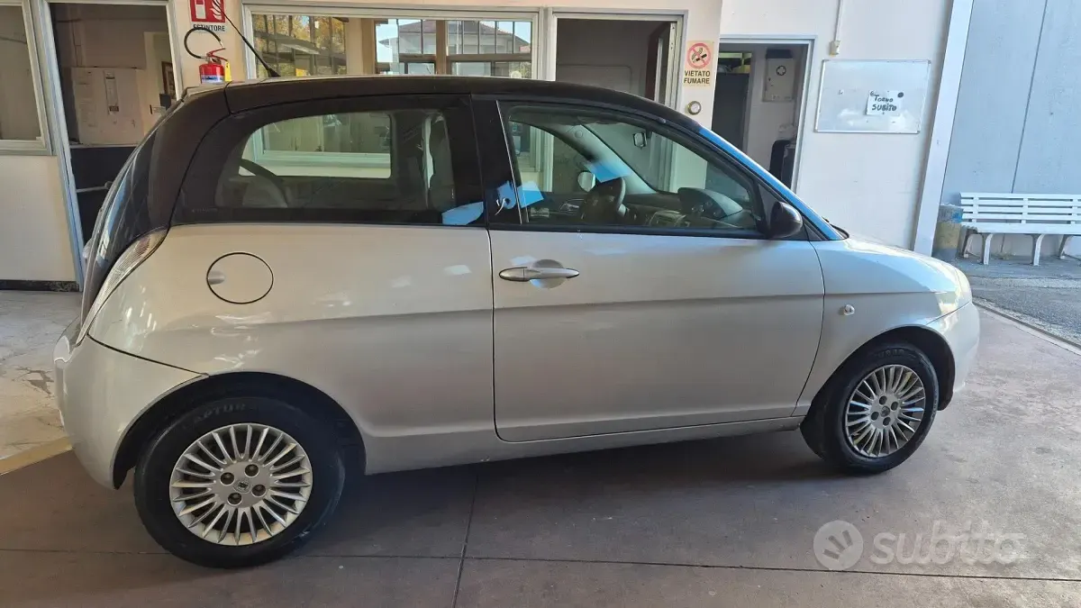 Usata Lancia Ypsilon 60 CV (44 kW) 2007 Argento Utilitaria