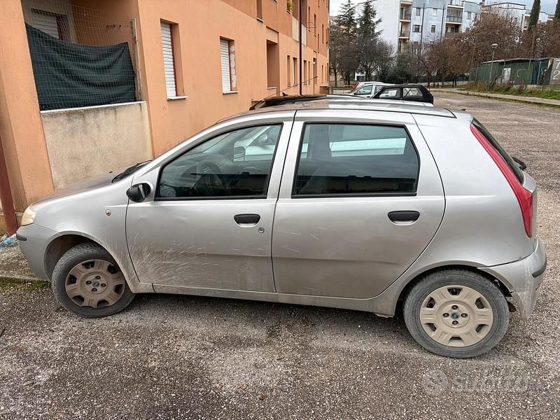 Usata Fiat Punto 60 CV (44 kW) 2004 Grigio Berlina