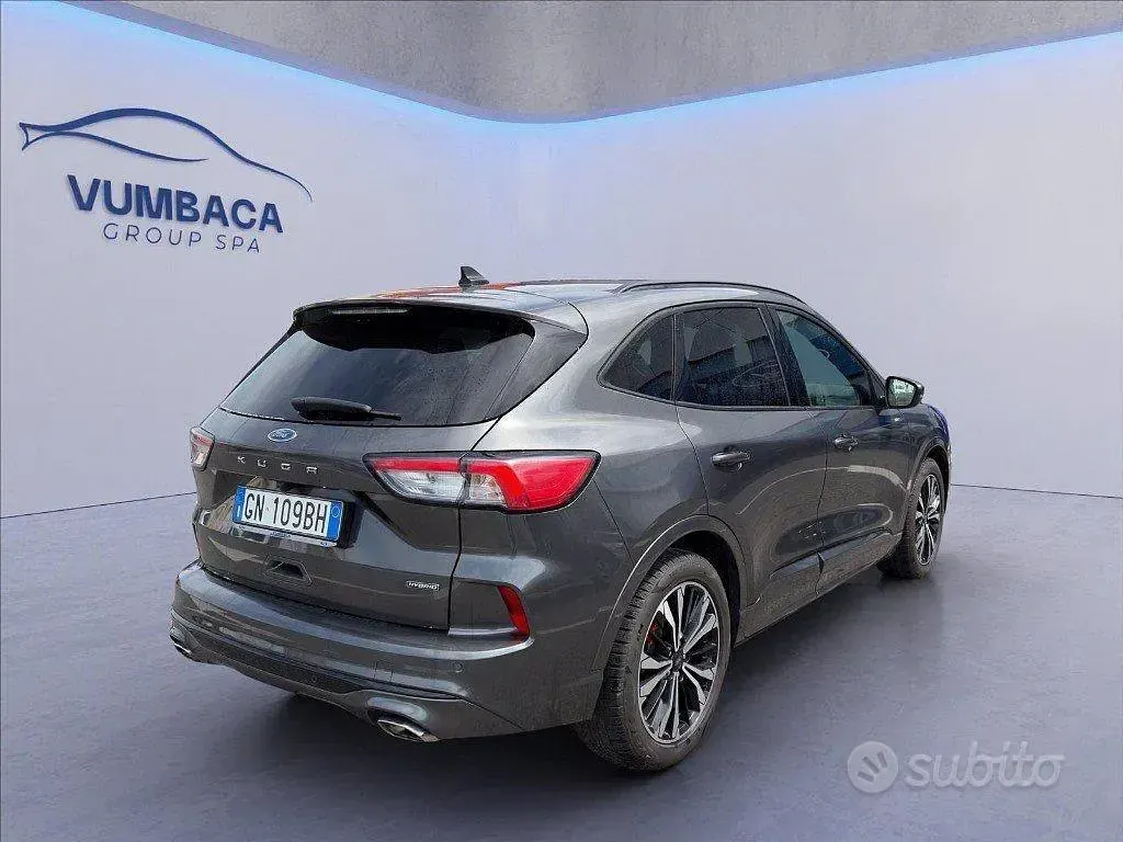 Usata Ford Kuga ST-Line 190 CV (139 kW) 2023 Grigio SUV