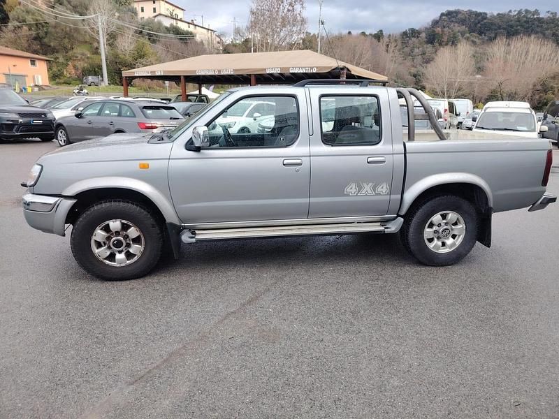 Usata Nissan Navara 103 CV (75 kW) 2001 Grigio Pick-up