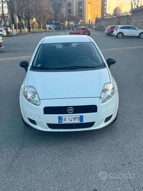 Usata Fiat Punto Evo 70 CV (51 kW) 2012 Bianco Utilitaria