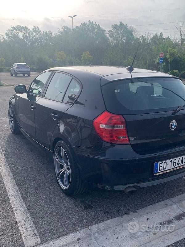 Begagnad BMW 2000 2010 Svart Sedan